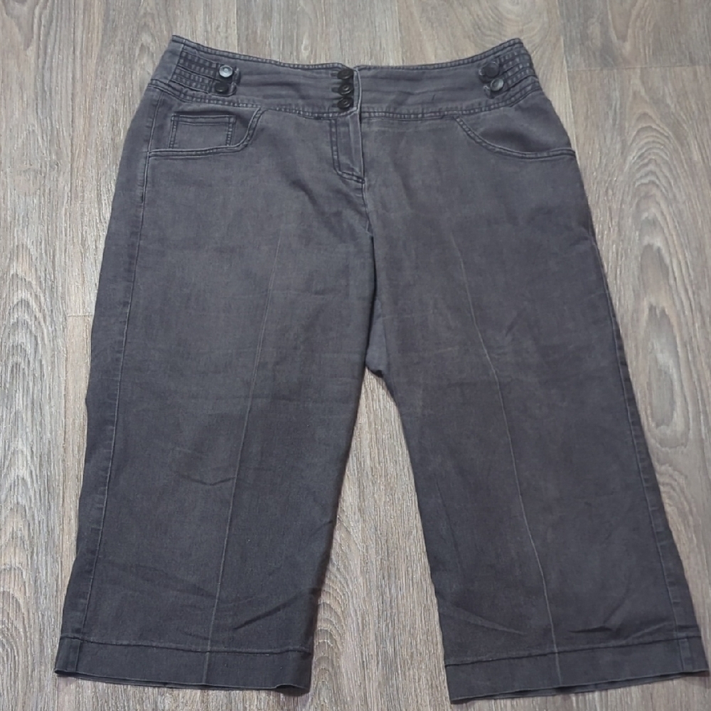 ❤️5/$25  Larry Levine Gray Cropped Pants